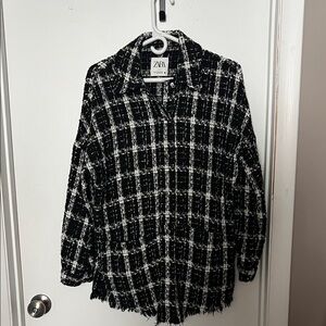 Zara Checkered snap button down, two front pockets, fringe bottom.